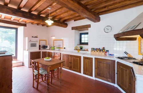 Pontassieve Villa | Exclusive Villa with Ocean View, Pool & Spa Amenities