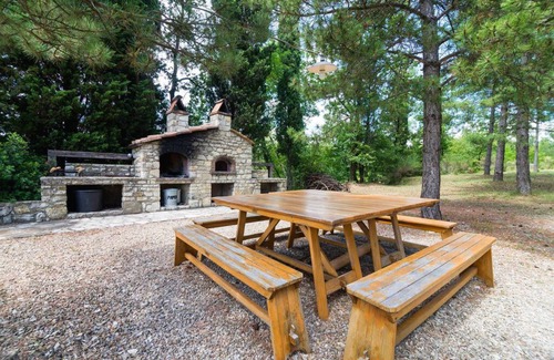 Pontassieve Villa | Exclusive Villa with Ocean View, Pool & Spa Amenities