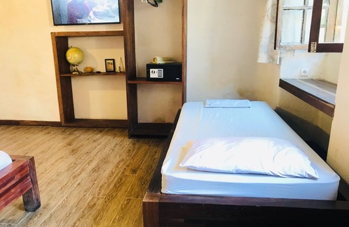Mozambique Island Bed & Breakfast | Inviting Cafe Central: Family-Friendly Stay with Pool & Breakfast