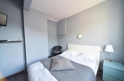 Capdenac-Gare Hotel | Cozy Cafe de Paris: Pet and Child Friendly Retreat