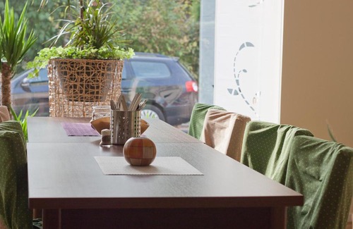 Bad Tennstedt House | Cozy Cafe Hehrlich: Child-Friendly Pension with Dining
