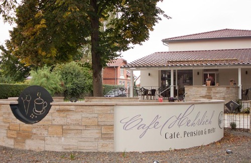 Bad Tennstedt House | Cozy Cafe Hehrlich: Child-Friendly Pension with Dining