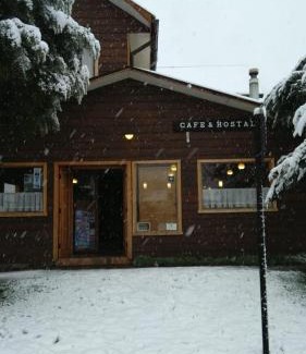 Curacautin House | Cozy Cafe & Hostal Acurruka: Top-Rated with Hot Tub Access