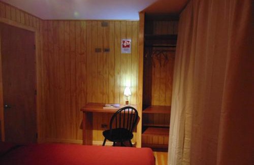 Curacautin House | Cozy Cafe & Hostal Acurruka: Top-Rated with Hot Tub Access