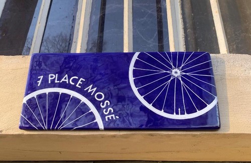 Nevers Apartment | Delightful Stay at Cafe Velo Nevers - Rated 9.2/10!