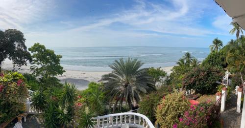 Boca Corona Hotel | Pet-Friendly CafeGourmetPtaCorona with Ocean Views & Pool