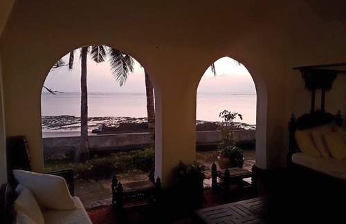 Malindi House | Oceanfront Serenity at Cagiugua with Pool and Spa