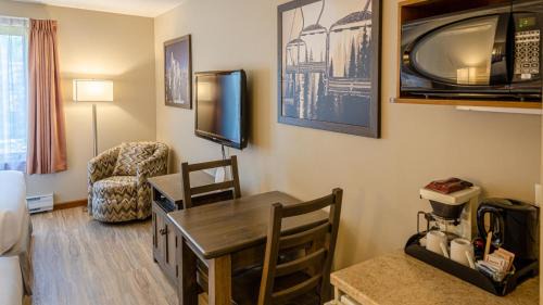 Sun Peaks House | Cozy Cahilty #355 Home with Hot Tub & Child-Friendly Amenities