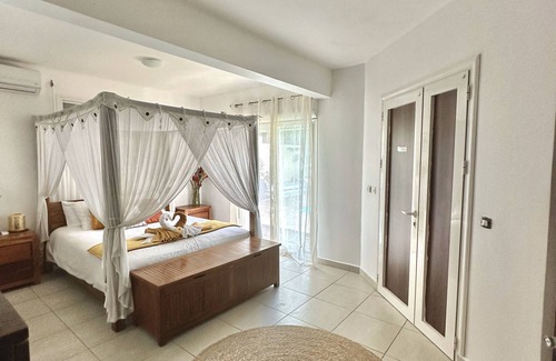 Dampierre Bed & Breakfast | Explore Cahya Lodge: Top-Rated Stay with Pool & Breakfast