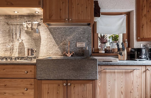Fondo Ski Chalet | Inviting Cain Comfort Chalet: Family and Pet Friendly Retreat