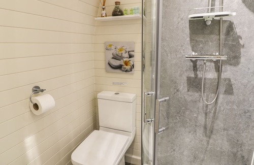 Llanfyllin Cottage | CAIN, romantic, character holiday cottage, with hot tub in Llanfyllin