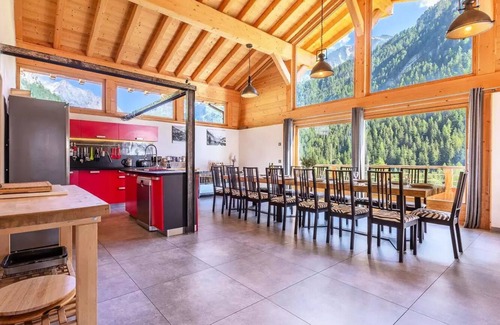 Nancroit Ski Chalet | Inviting Cairn Cottage: 9-Room Family-Friendly Retreat