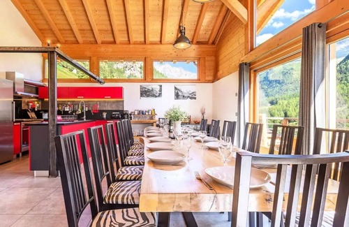 Nancroit Ski Chalet | Inviting Cairn Cottage: 9-Room Family-Friendly Retreat