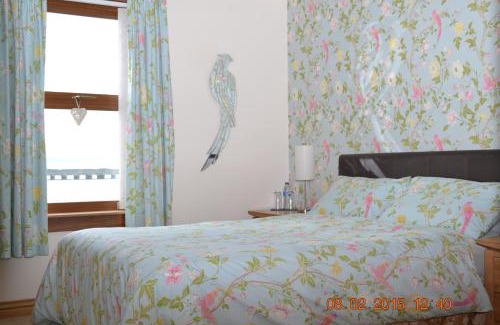 Cairnryan Bed & Breakfast | Oceanfront Cairnryan Bed and Breakfast - Guest Rated 9.8