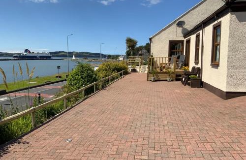Cairnryan Bed & Breakfast | Oceanfront Cairnryan Bed and Breakfast - Guest Rated 9.8