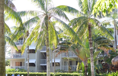 Holloways Beach Apartment | Beachfront Bliss at Cairns Beach Resort - Rated 8.8/10