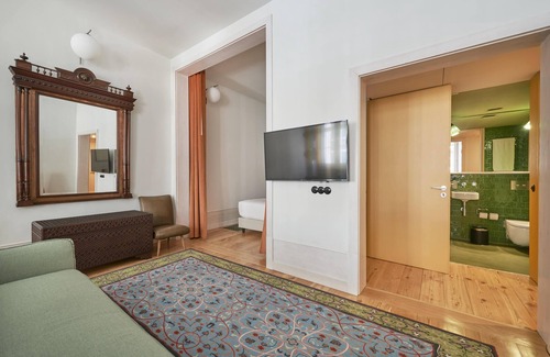 Chiado Hotel | Elegant Stay at Cais Urban Lodge – Guest Rated 9.2/10