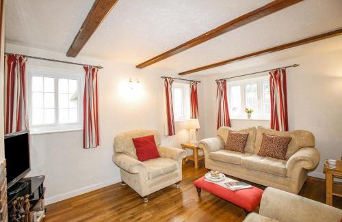 West Lulworth House | Pet-Friendly Cajun Cottage: 4-Star Retreat with High Ratings