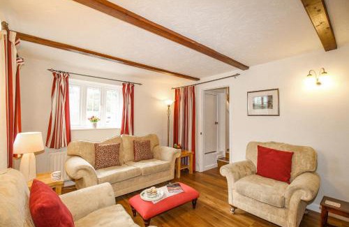 West Lulworth House | Pet-Friendly Cajun Cottage: 4-Star Retreat with High Ratings