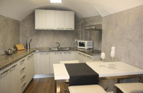 Besalu House | Relax at Cal Arxè: Family-Friendly Hotel with Pool
