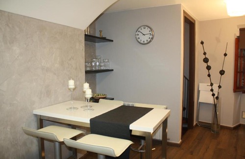 Besalu House | Relax at Cal Arxè: Family-Friendly Hotel with Pool
