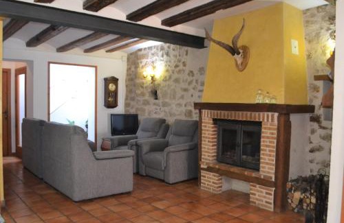 Arnes House | Pet and Child-Friendly Retreat at Cal Badat Hotel