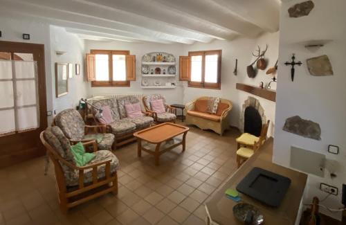 Capafonts Ski Chalet | Cal Cutxo: Your Family-Friendly Oceanfront Retreat
