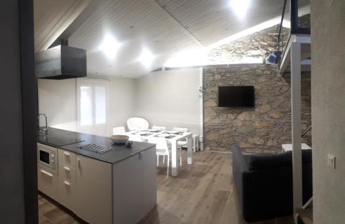 Pardines Apartment | Child-Friendly Retreat at Cal Dalmau Apartaments Átic
