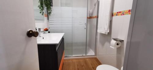 Vinebre Apartment | Cal Felico: Family-Friendly Retreat with Hot Tub & Breakfast