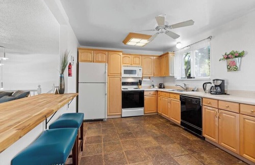 Loveland House | Spacious Family Retreat with Pool & Full Kitchen - 9.8/10