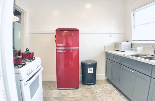 Oleander - Sunset Apartment | Relax in a Private Apt with King Bed and Great Amenities