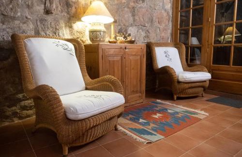 Arnes House | Family-Friendly Retreat at Cal Manso - Rated 9.6/10