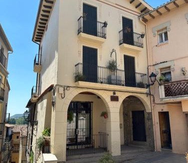 Gironella House | Outstanding Cal Marti de Gironella: Pet & Child Friendly Stay