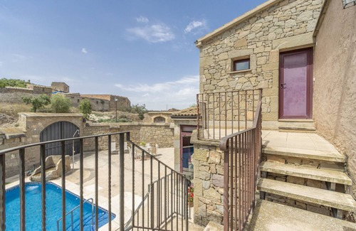 Els Plans de Sio House | Cal Maso: Relaxing Retreat with Pool and Spa Amenities