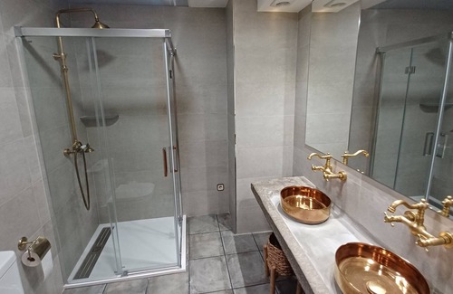 Sant Guim de la Plana House | Cal Massana: Relaxing Retreat with Pool and Spa Amenities
