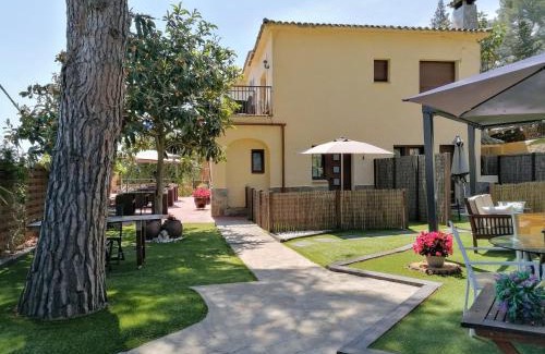 Premia de Dalt Bed & Breakfast | Oceanfront Cal Music B&B: Rated 9/10 with Pool & Dining