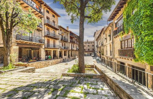 Baga House | Discover Cal Nunci: Family-Friendly Hotel Retreat