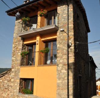 Taus House | Remarkable Cal Pastisser de Taús: 9.6/10 & Pet Friendly