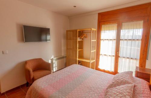Artesa de Segre Ski Chalet | Cal Planell Casa Rural: Family & Pet-Friendly Retreat