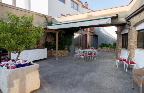 Cabanes House | Cal Rajoler: Pet-Friendly Oceanfront Retreat with Pool