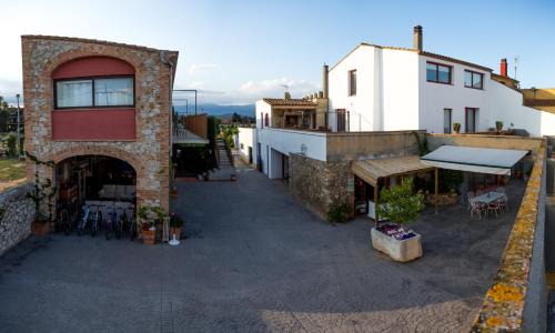 Cabanes House | Cal Rajoler: Pet-Friendly Oceanfront Retreat with Pool