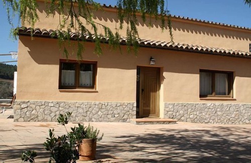 La Llacuna Cottage | Cal Riba: Family-Friendly Retreat with Spa & Kitchen in Barcelona