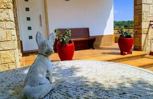 Crespia Bed & Breakfast | Experience Cal Rusc: Pet-Friendly Rural Retreat with Ocean Views