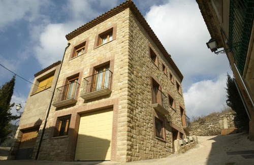 La Febro House | Cal Serret: Guest Rated 10/10 with Family-Friendly Amenities