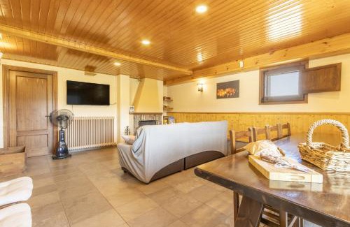 Santa Maria de Merles House | Discover Cal Sicull: Family-Friendly Retreat with Pool