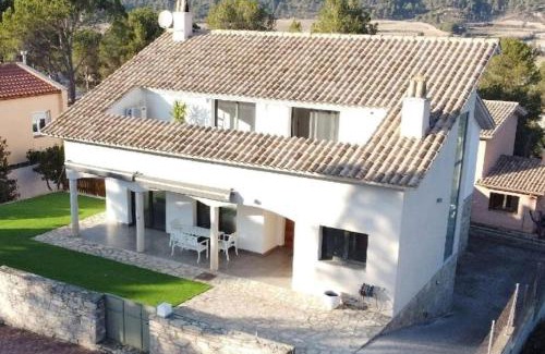 Castelloli House | Discover Cal Sidru Castellolí: Rated 9.5/10 & Pet Friendly