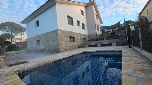 Castelloli House | Discover Cal Sidru Castellolí: Rated 9.5/10 & Pet Friendly