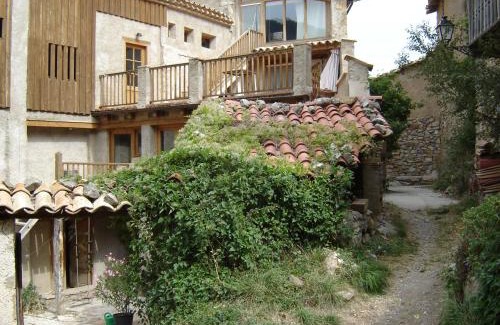 La Vansa I Fornols Apartment | Discover Cal Tomàs: Pet and Child-Friendly Retreat