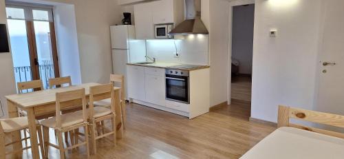 Preixana Apartment | Cal Vallverdú 1I: Oceanfront Retreat with Pool & Breakfast