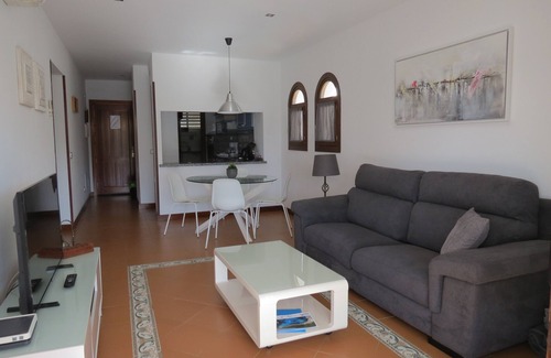 Cala d'Or Apartment | Beautiful Cala D'Or Apartment with Private Garden & Pools